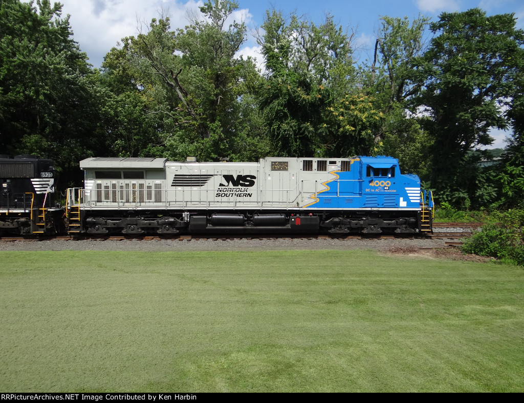 NS 4000 entering the Portland secondary